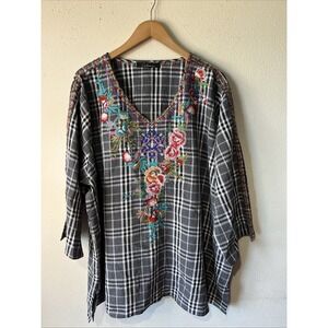 Calessa Top Black Gray  Embroidered. Floral  V Neck 3/4 Sleeve Boho Lagenlook 2X